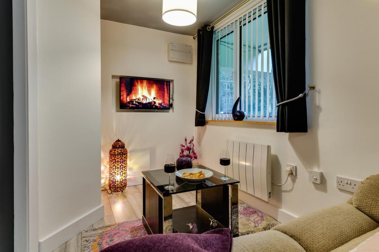 1 Bedroom Swinley Apartment L Free Parking L Wigan Royal Infirmary L Haigh Hall L Central Location Экстерьер фото