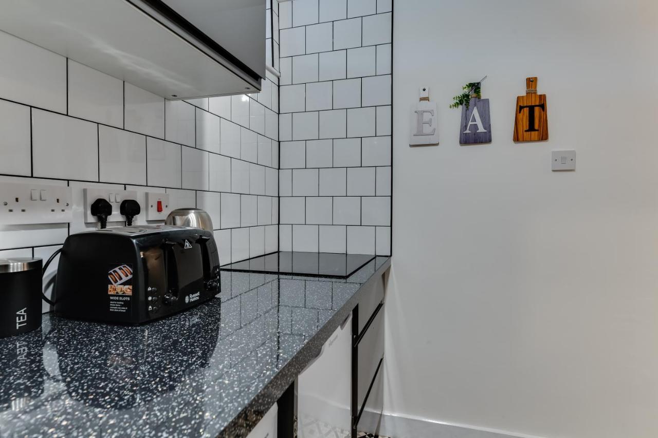 1 Bedroom Swinley Apartment L Free Parking L Wigan Royal Infirmary L Haigh Hall L Central Location Экстерьер фото